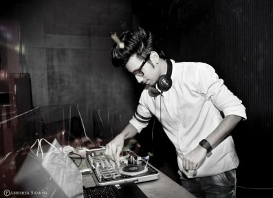 DJ Hitesh
